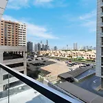 Modern Home In Sports City With Rooftop Pool