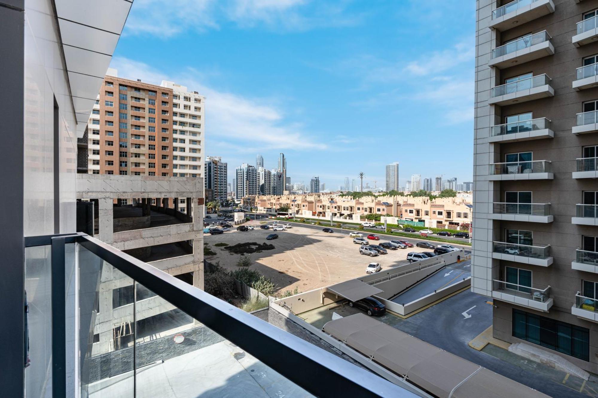 Apartment Modern In Sports With Rooftop Pool *